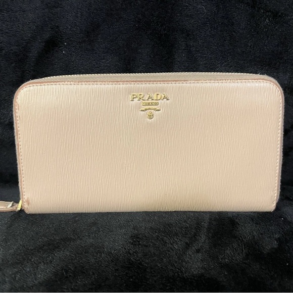 Lightly Used Powder Pink Large Saffiano Leather Wallet | PRADA - Picture 1 of 4